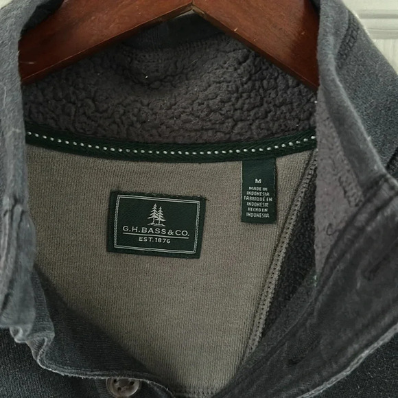 G.H. Bass & CO Mens Sweater Medium gray pullover - Picture 3 of 4